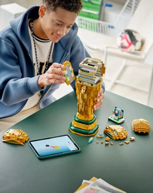Estrategia de marketing de LEGO en FIFA 2026 y fenómeno kidult